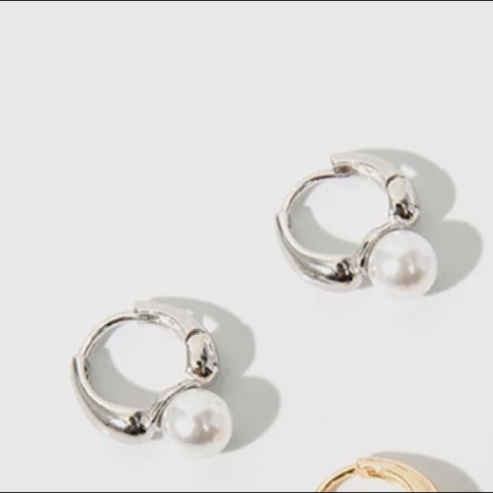 🤍Insta pearl sterling silver hoop earrings - Picture 3 of 3